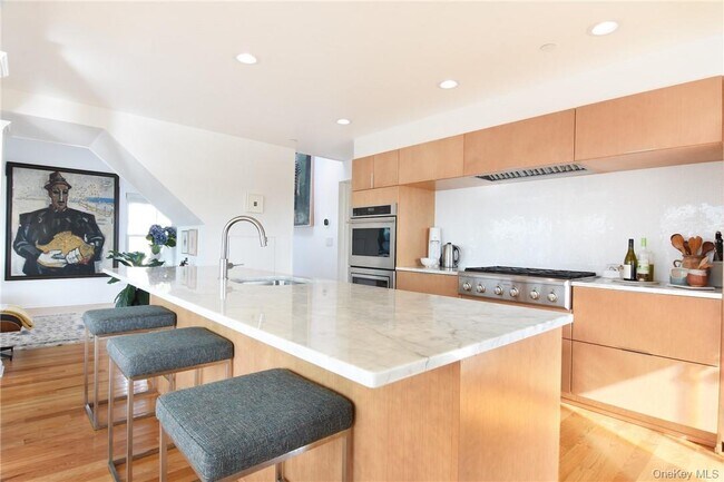 Building Photo - 27 N Buckhout St