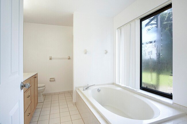 Building Photo - 1273 SW Albenga Ave