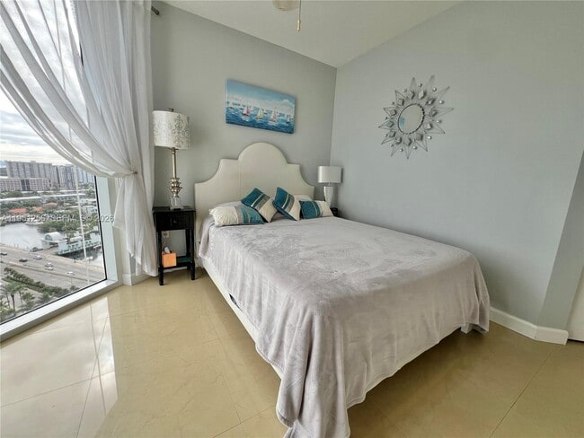 Building Photo - 16699 Collins Ave