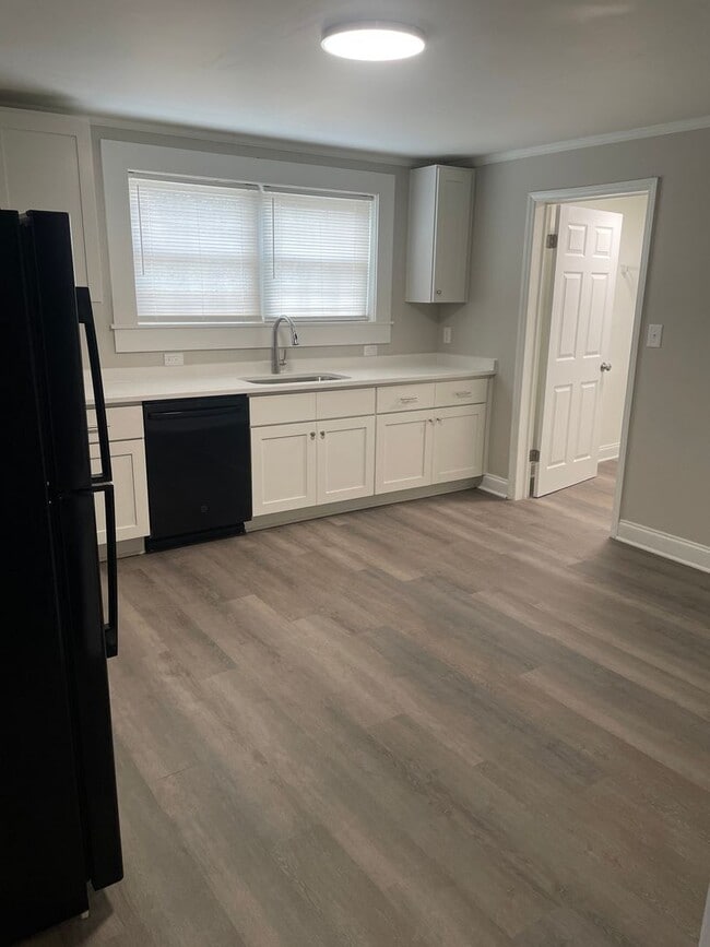 Building Photo - 417 E Twenty-Seventh St