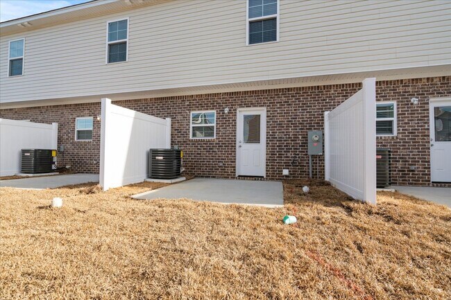 Building Photo - 2804 1/2 Alligator Rd