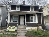 Building Photo - 3 Bedroom West Side House