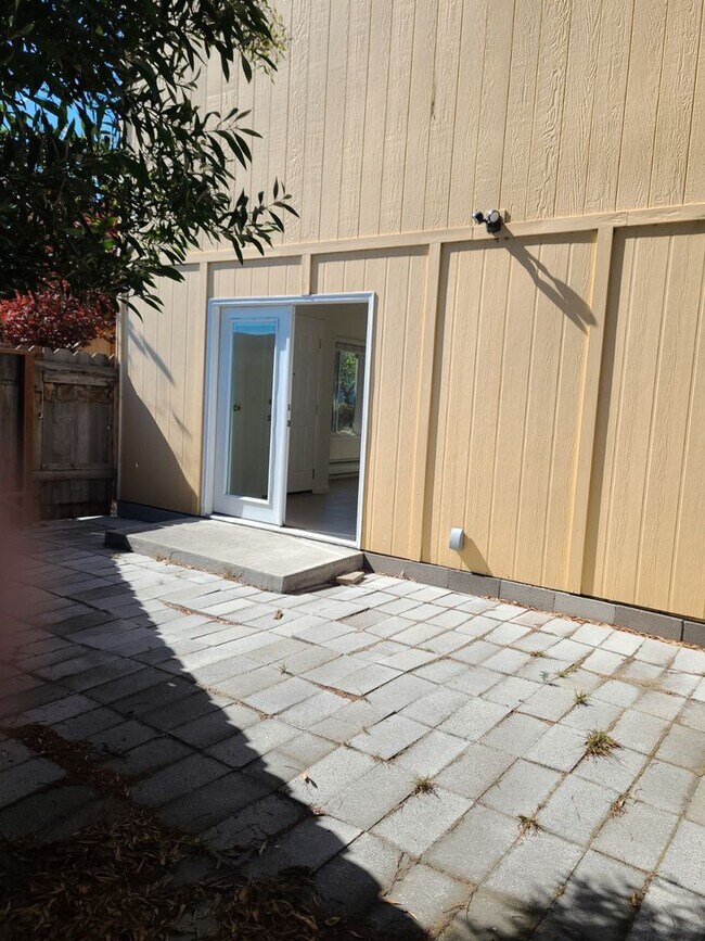 Building Photo - S.55th Street 1520