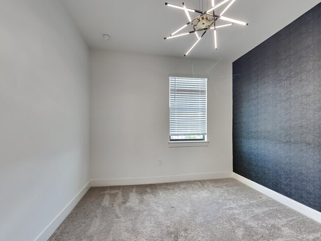 Building Photo - 6902 S MacDill Ave