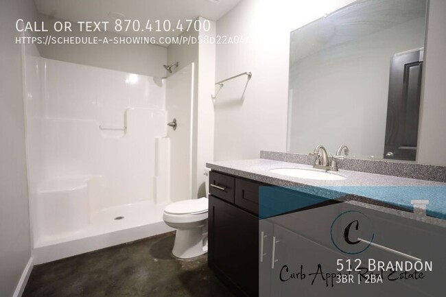 Building Photo - Move in special $800!!  Beautiful 3 bed / ...