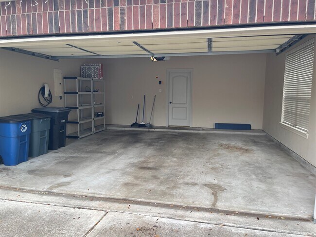 Building Photo - 1759 Lakeside Enclave Dr