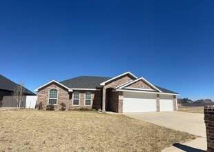 Building Photo - 2216 Amanda Ln