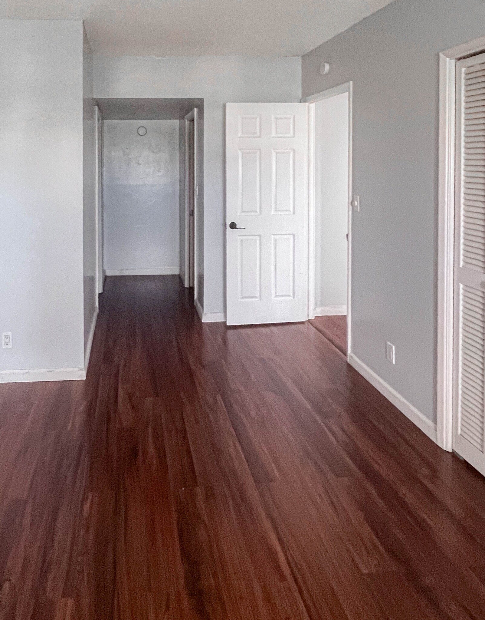 Building Photo - 3150 N Palm Aire Dr