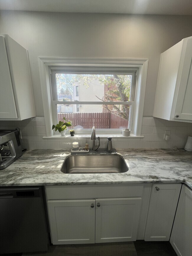 Building Photo - 220 E Liberty St