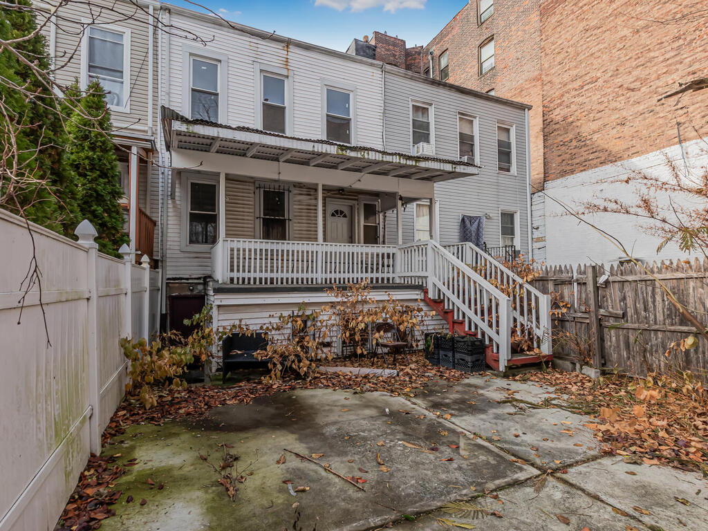 Building Photo - 1378 Bristow St