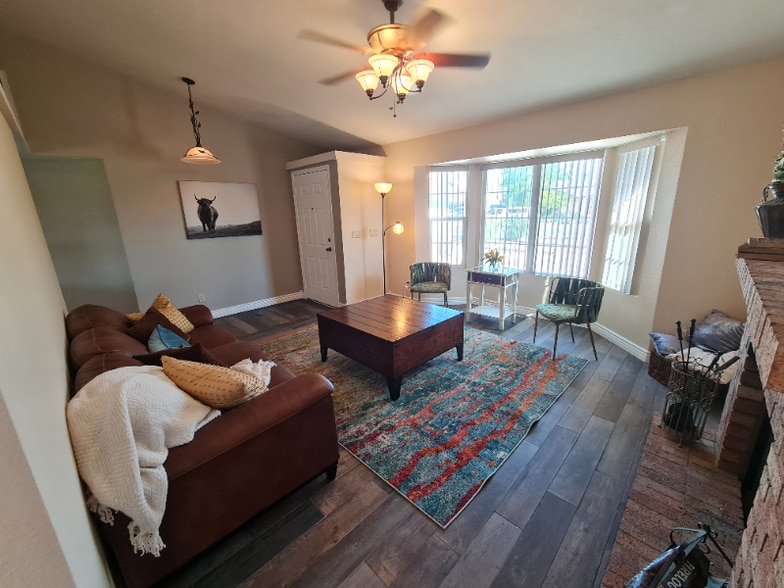 Building Photo - 7944 W Charter Oak Rd