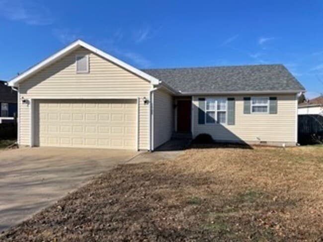 Building Photo - FOR LEASE. VERY NICE 3 BEDROOM 2 BATH HOME...