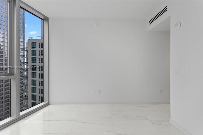 Building Photo - 300 Biscayne Blvd Way