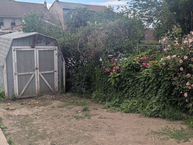 Building Photo - 10 Randall St