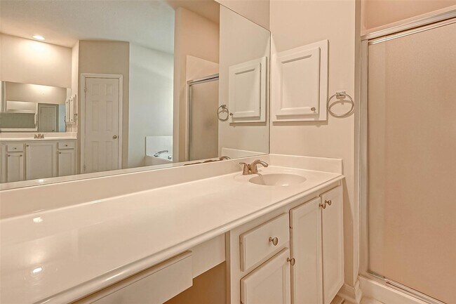 Building Photo - 12419 Shadycrest Dr