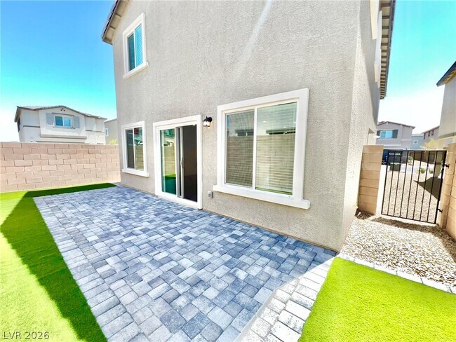 Building Photo - 3254 La Cura Ave