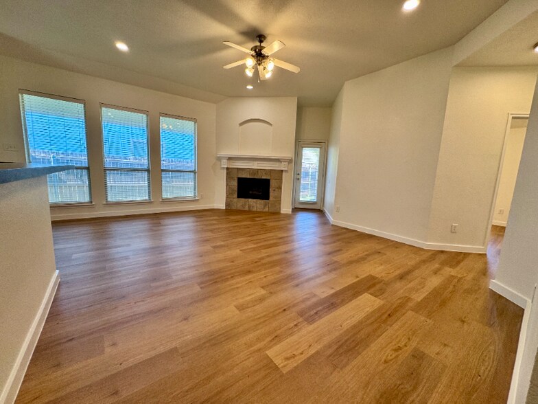 Building Photo - 9836 Wild Ginger Dr