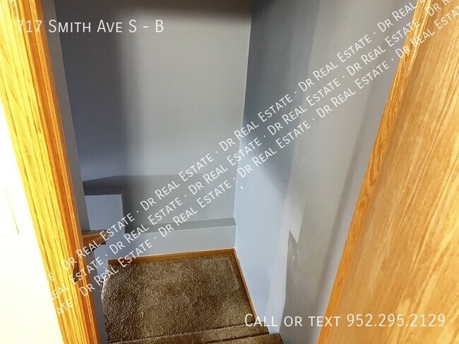 Building Photo - 717 Smith Ave S