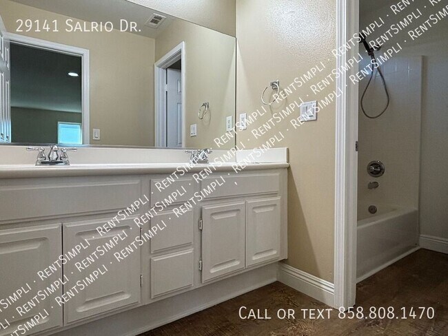 Building Photo - 29141 Salrio Dr