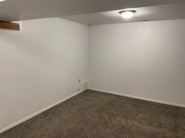Master Bedroom - 2604 Tremont St