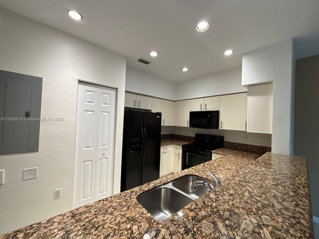 Building Photo - 8354 SW 29th St