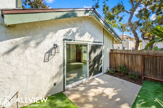 Building Photo - Large 1 Bed/1 Bath Available in Huntington...