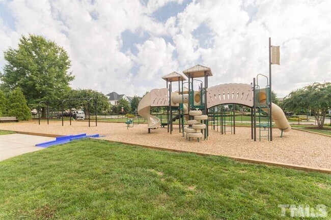 Building Photo - Spacious 3-Bed Townhome with Garage in Morrisville – 2,175 Sq Ft