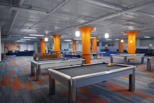 Building Photo - 565 W Quincy St