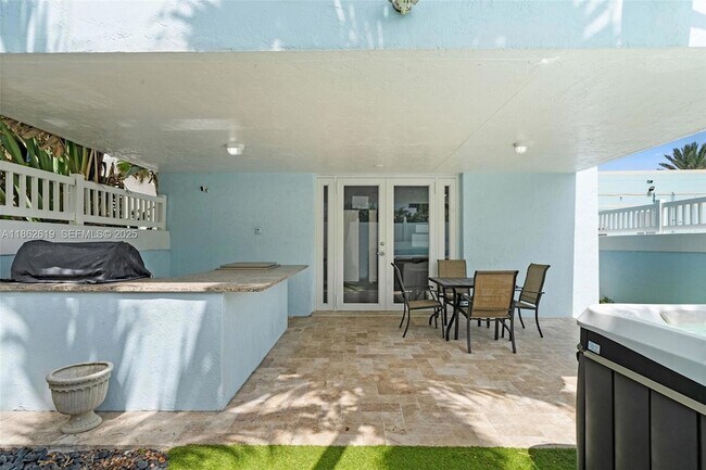 Building Photo - 311 N Surf Rd