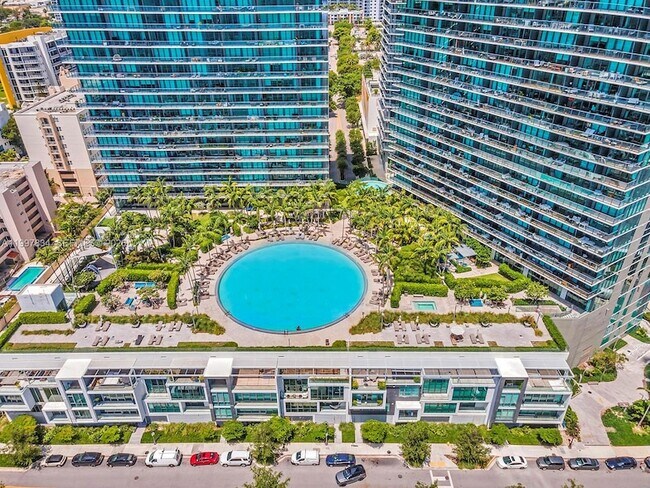 Building Photo - 650 NE 32nd St