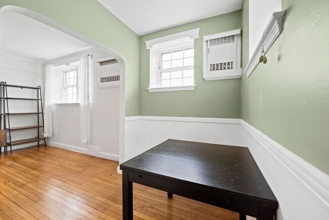 Building Photo - 56 Elm St