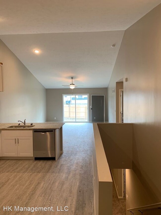 Building Photo - 4 br, 4 bath House - 1051 N 170th Ave