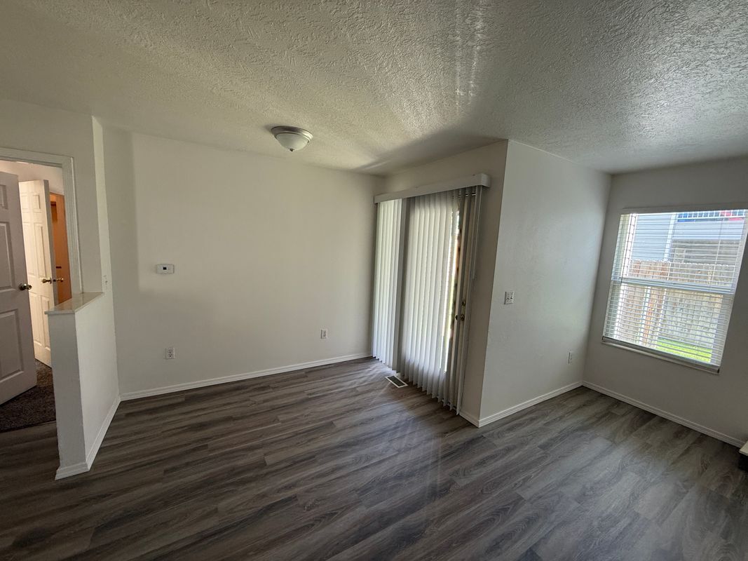 Building Photo - 553 S Workland Ln