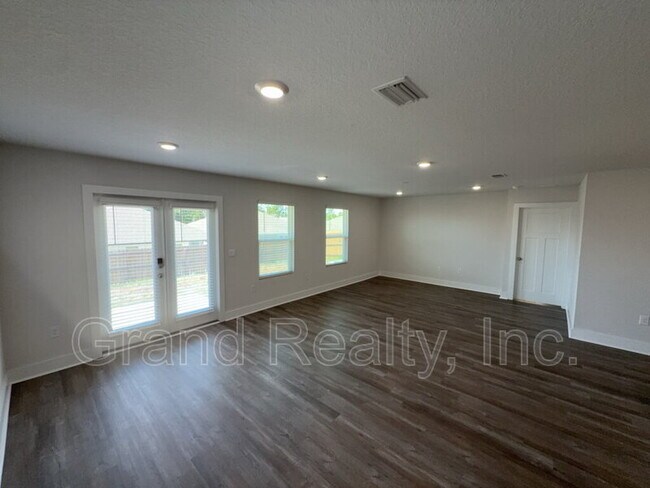 Building Photo - 4871 Snipe Rd