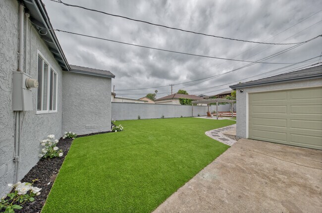 Building Photo - 11114 Ruthelen St