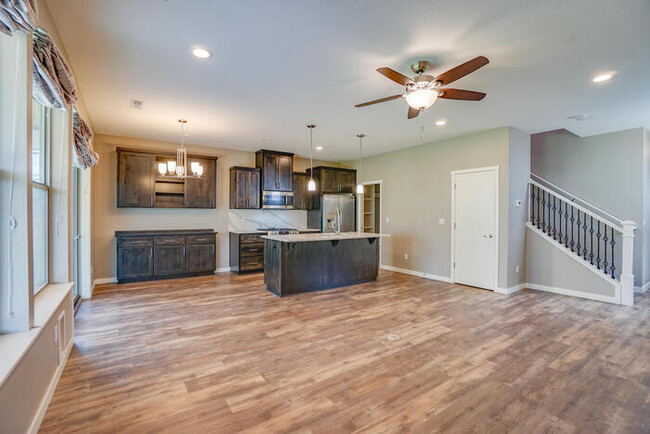 Building Photo - NEWER FOUR BEDROOM NEAR HAZEL DELL