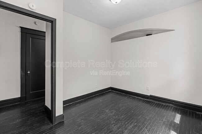 Building Photo - 4301 S 38th St
