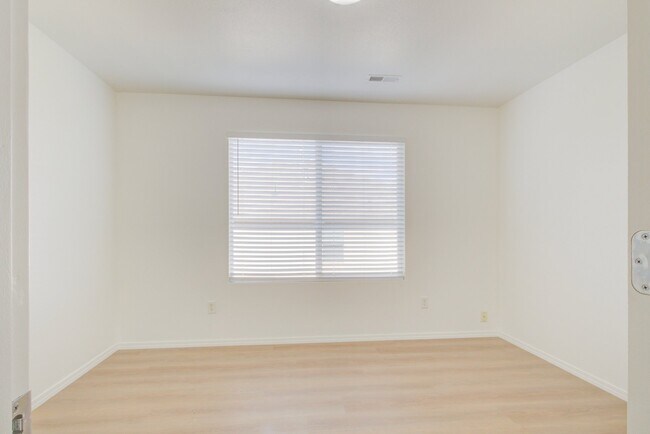 Building Photo - 1153 W 400 S