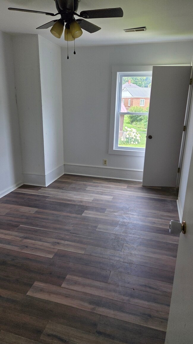 Building Photo - 162 Dorwyck Ln