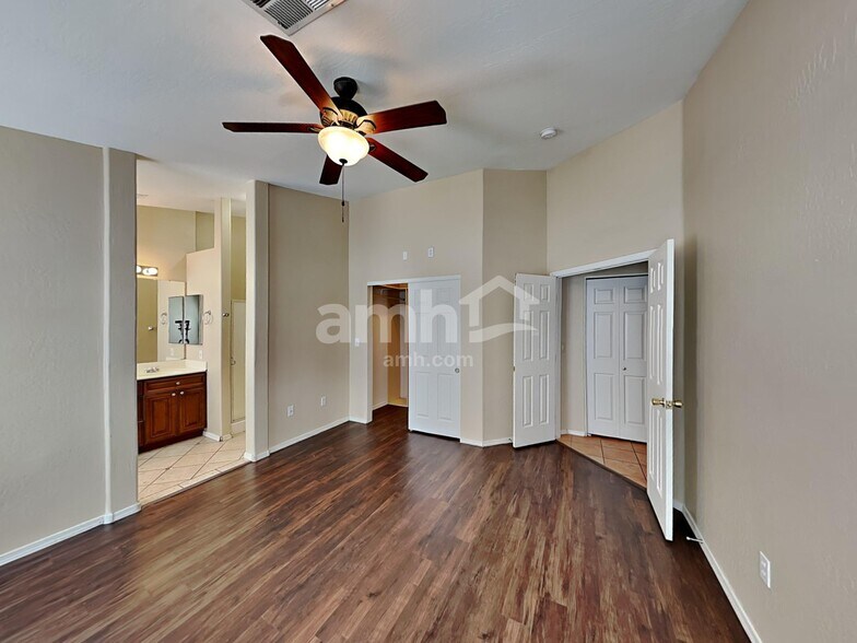 Building Photo - 720 S Ithica St