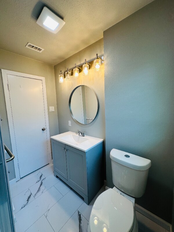 Building Photo - 2504 Avon Dr