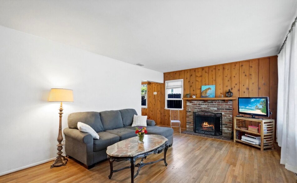 Building Photo - 22712 Leonora Dr