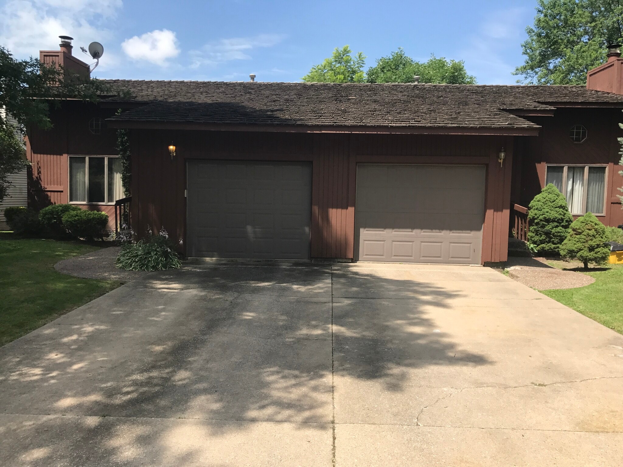 Building Photo - 1458 Eastview Dr