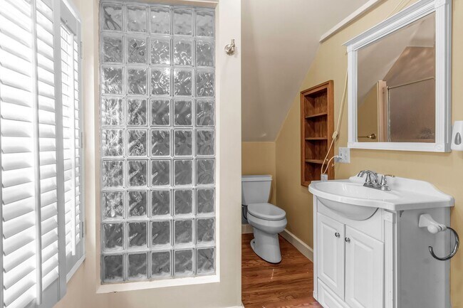 Building Photo - 589 Breckenridge St