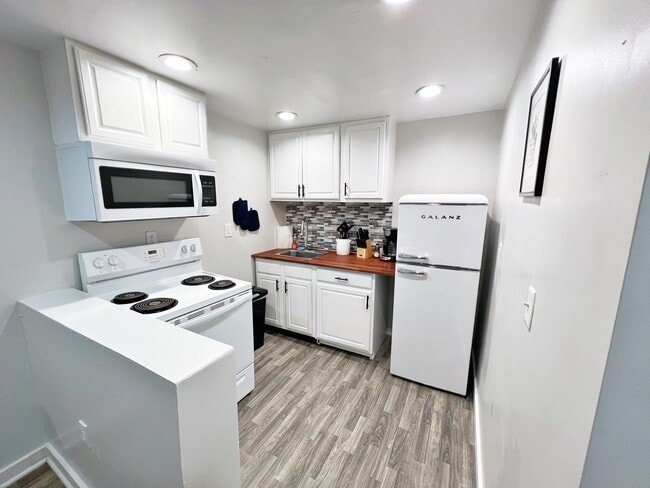 Building Photo - 855 C St