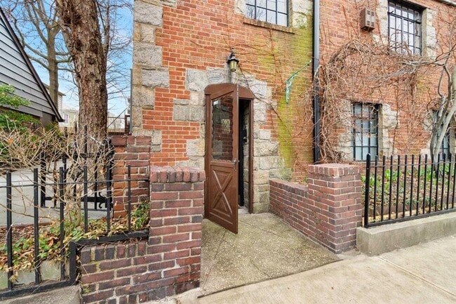Building Photo - 2314 Palisade Ave