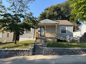 Building Photo - 320 Meadow Ln