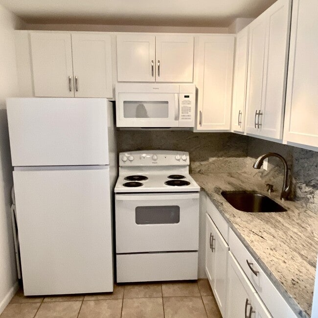 Building Photo - 286 Tilford N