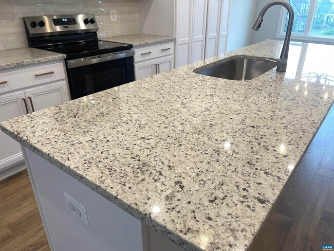 Building Photo - 5178 Golf Dr