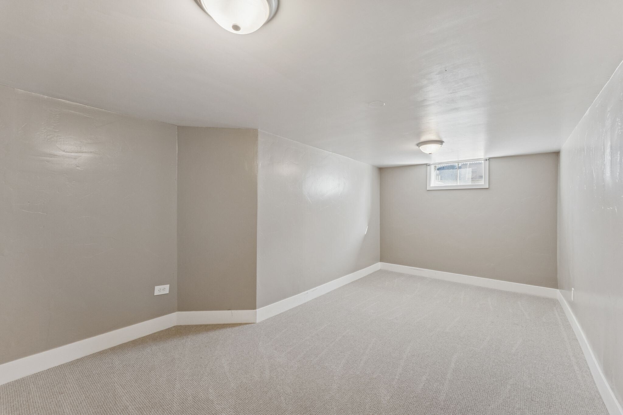 Building Photo - 2937 S 900 E